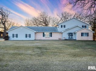 1420 S 32nd St, Clinton, IA 52732