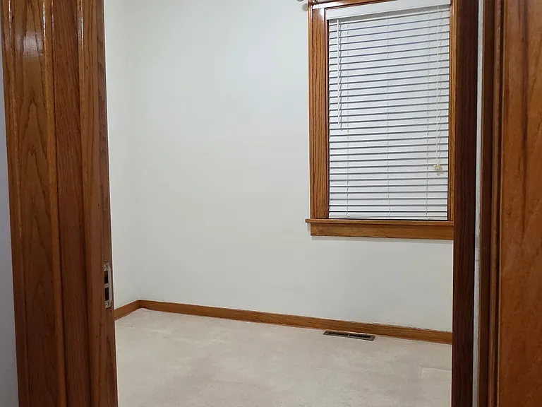 5019 Homerlee Ave — Photo 6