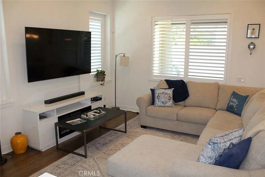 3 bed, 1950 sqft, $5,450 — Photo 3