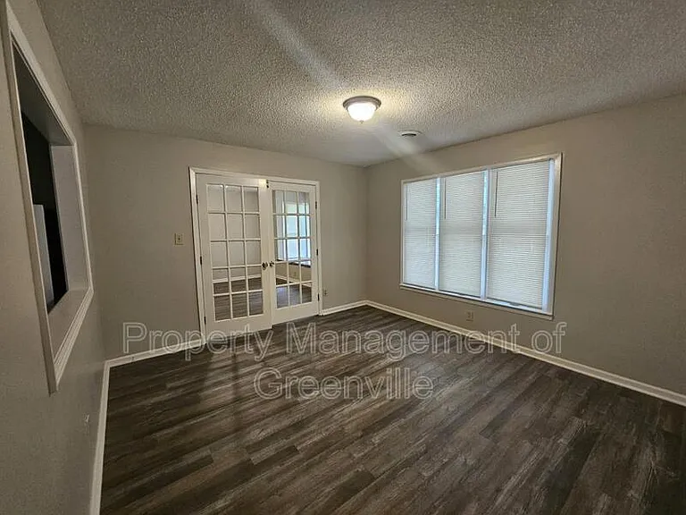 510 Woodside Ln — Photo 4