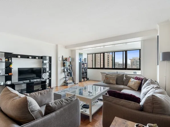 2 Hawthorne Pl APT 10C, Boston, MA 02114