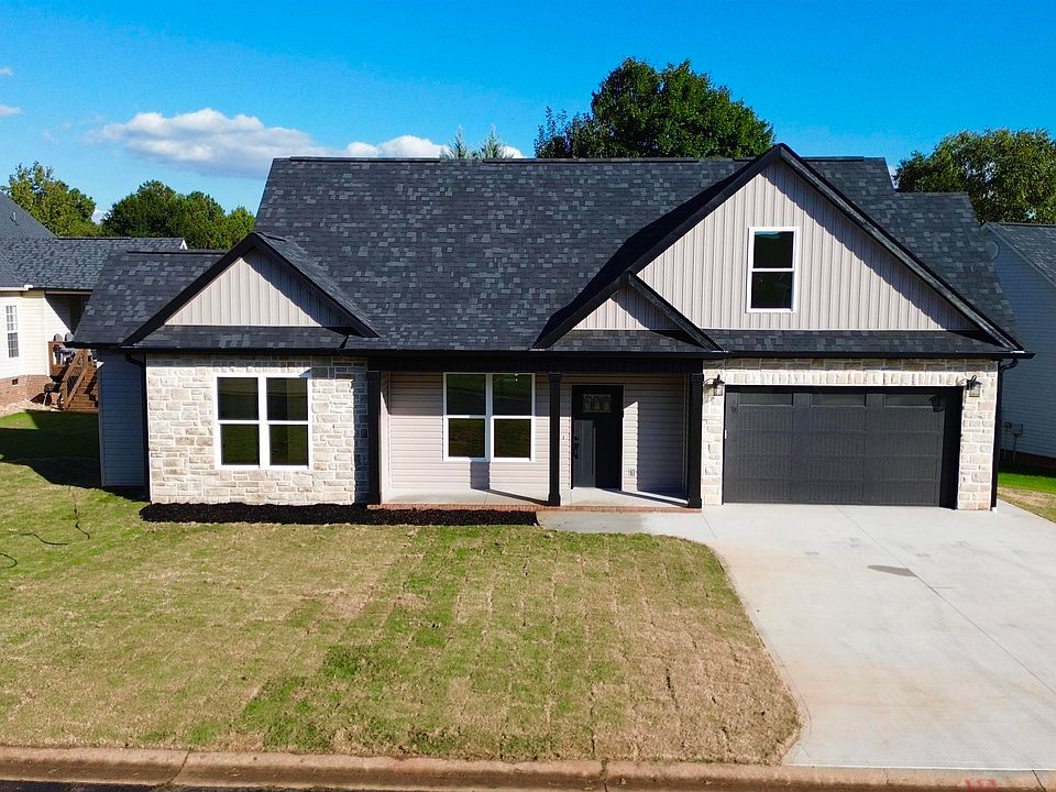 1st image of 915 Thunder Gulch Dr