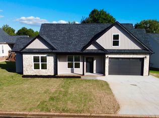 915 Thunder Gulch Dr, Boiling Springs, SC 29316