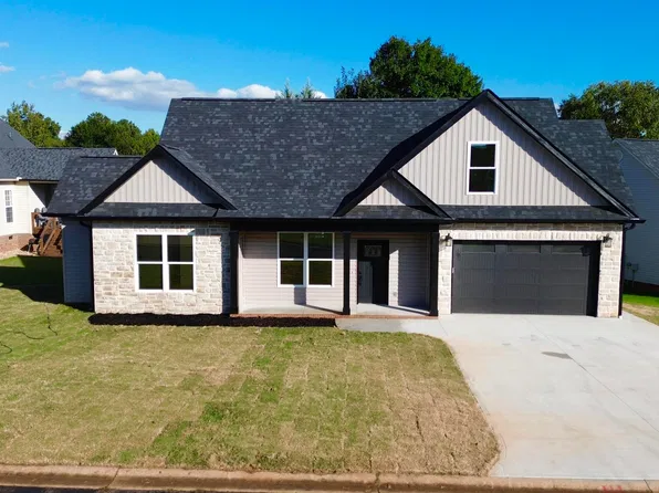 915 Thunder Gulch Dr, Boiling Springs, SC 29316