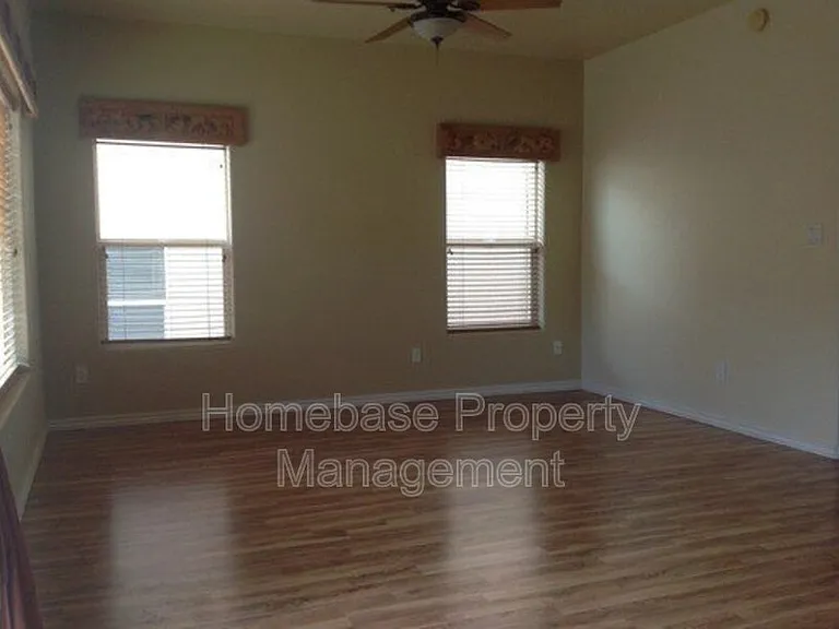 1922 Hollyhock Cir — Photo 4