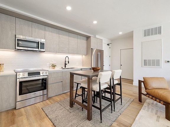 5th image of 4315 S Congress Ave #319