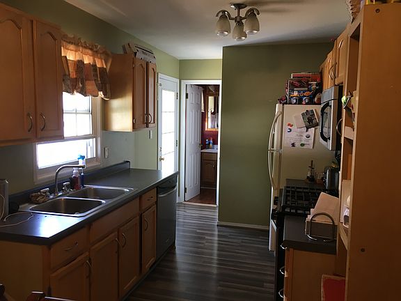 Kitchen w/new appliances