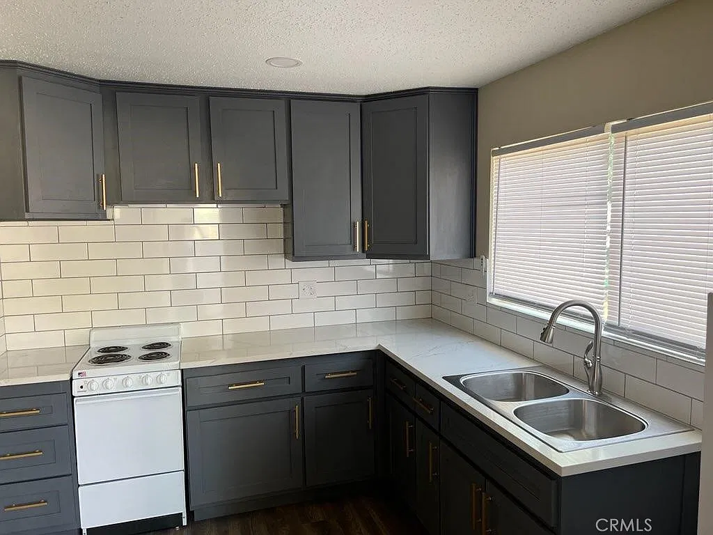 2 bed, 600 sqft, $1,650 — Photo 3
