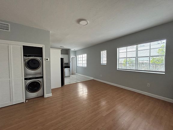 3rd image of 1360 Collins Ave APT 101