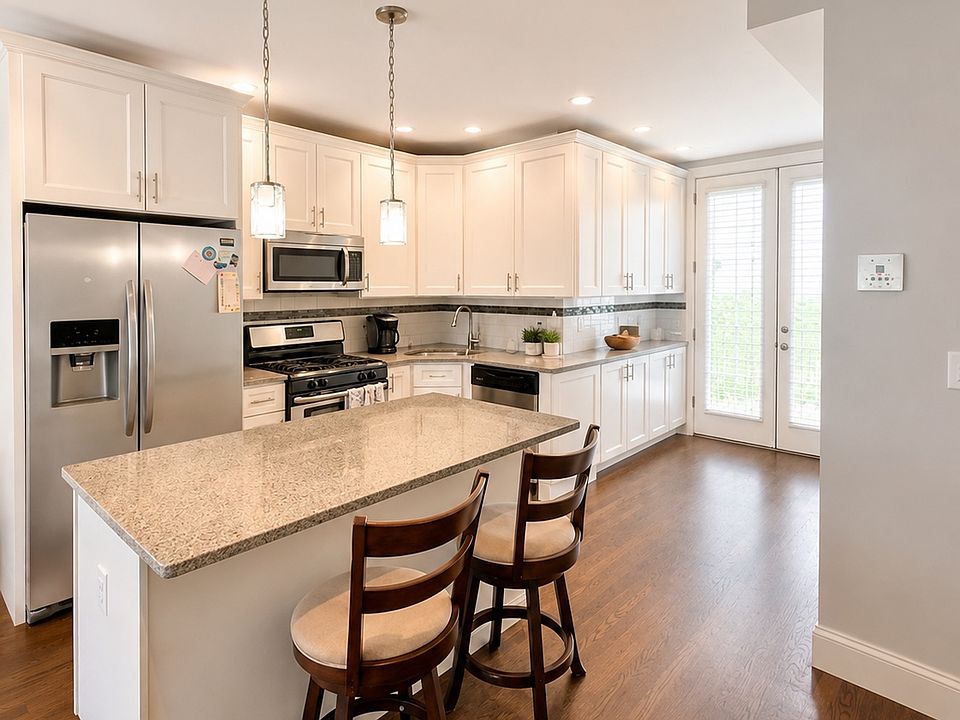 1st image of 229 E St #1