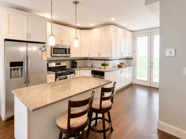 229 E St #1, South Boston, MA 02127