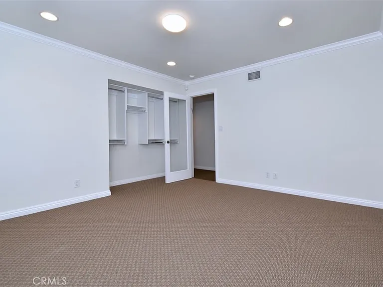 15344 Greenleaf St — Photo 24
