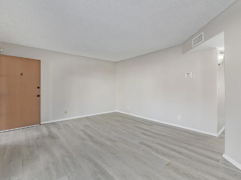 11002 N 15th Ave #4 — Photo 8