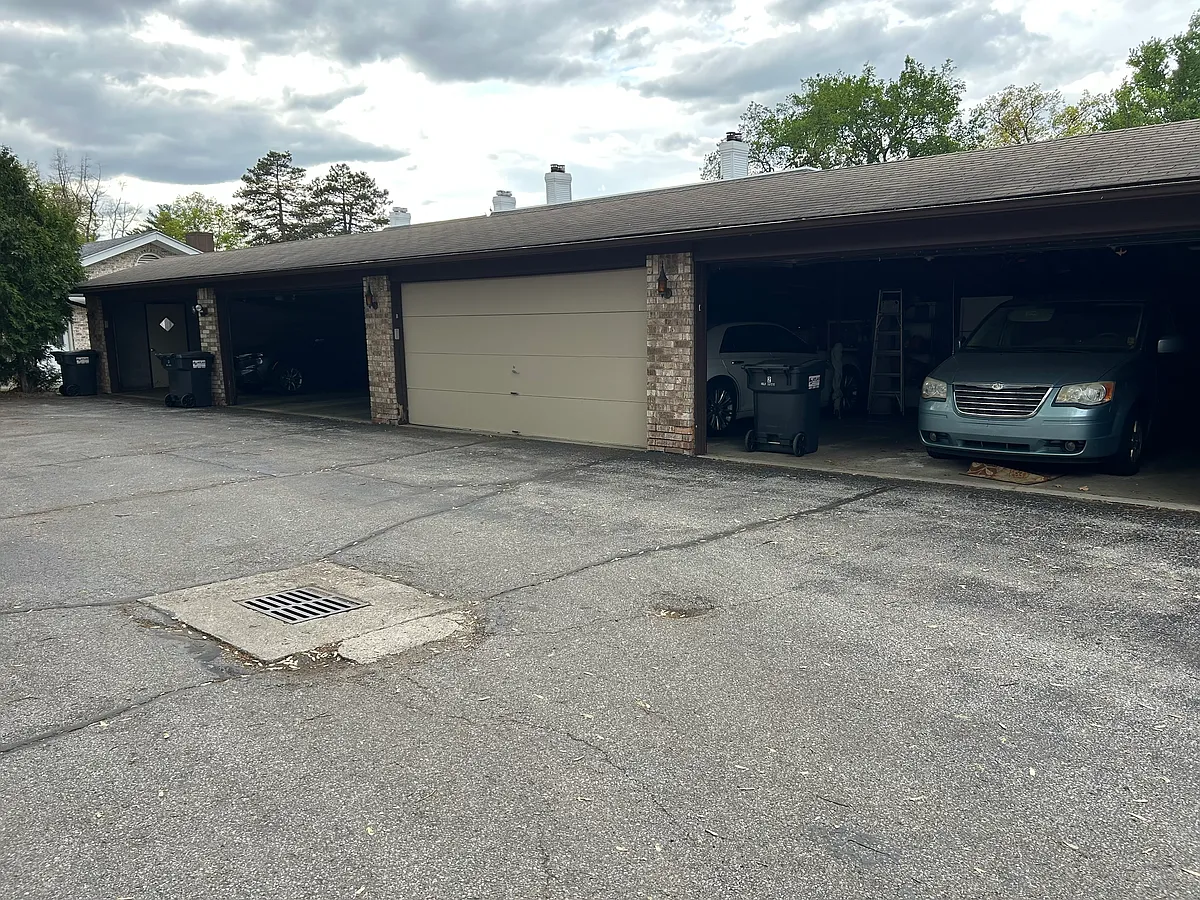 Building Photo - 6554 Woodhall Dr