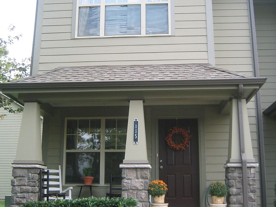 Unit 115 faces East Main and MTSU Campus Entrance