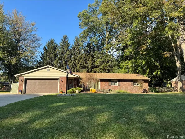 7665 Apache Trl, Temperance, MI 48182
