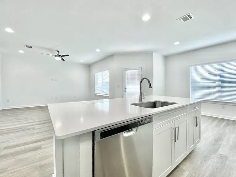 1837 Bonham Ln — Photo 6