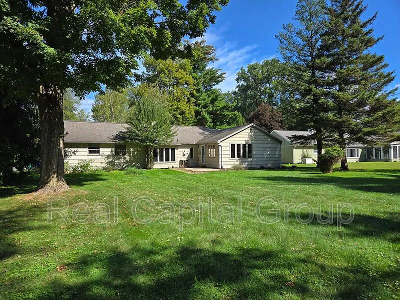 3 bed, 1.5 bath, 1630 sqft, $2,695 — Photo 4