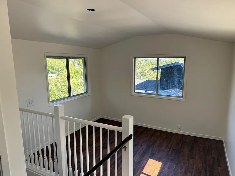 254 Redwood Rd — Photo 9