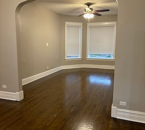 3rd image of 4704 N Leavitt St #1F