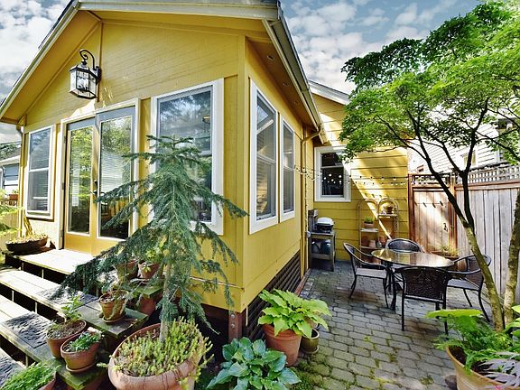 Spacious back yard patio