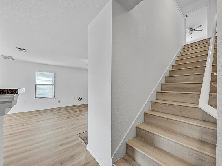 9012 Edmundsbury Dr — Photo 19
