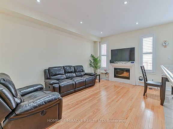 3rd image of 105 Sky Harbour Dr