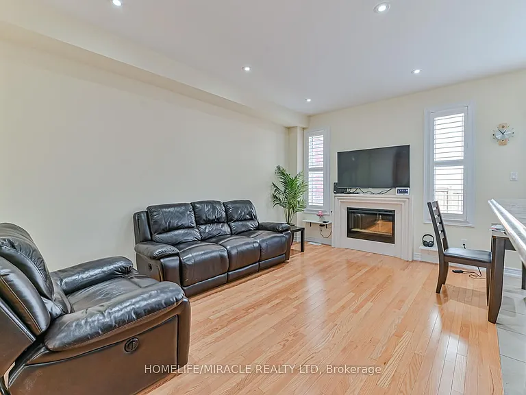 105 Sky Harbour Dr — Photo 3