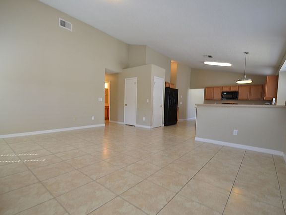 5th image of 12605 Belrose Ave