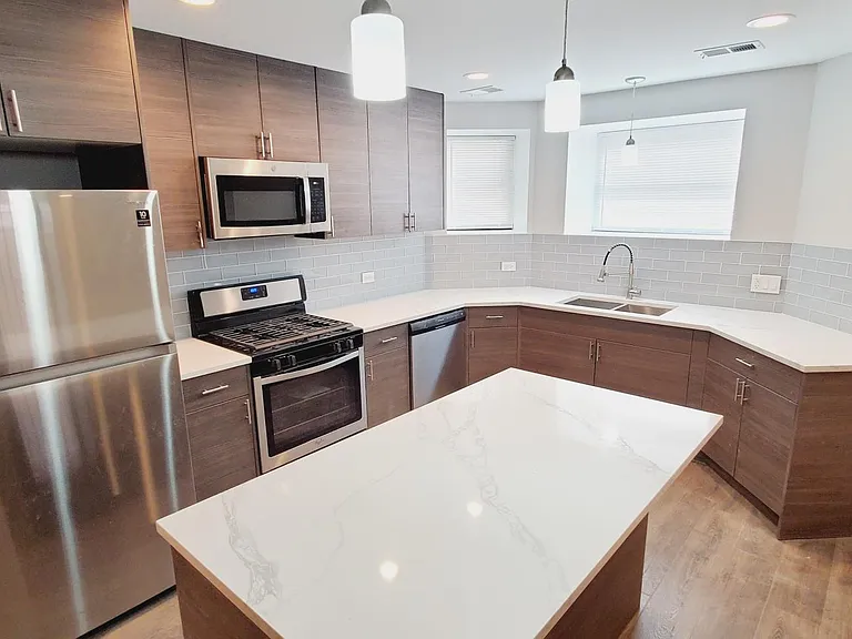 3228 W Potomac Ave #1 — Photo 1