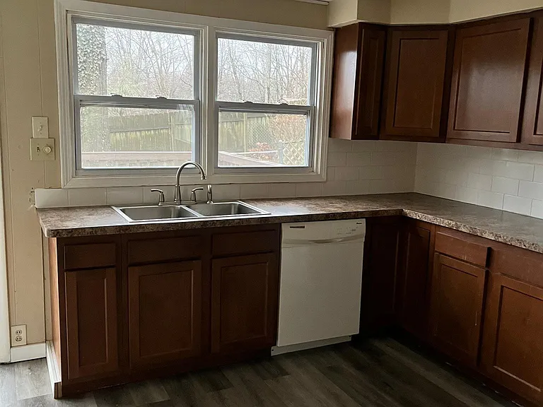 1480 Meadowbrook Blvd — Photo 3