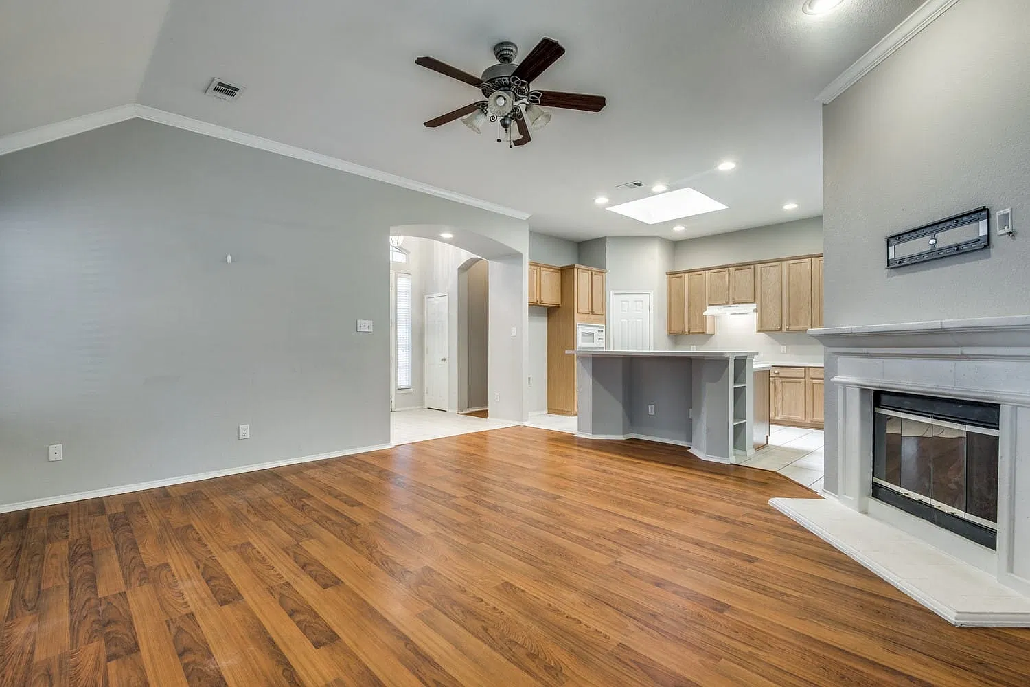 3 bed, 2.0 bath, 1773 sqft, $2,350 — Photo 4