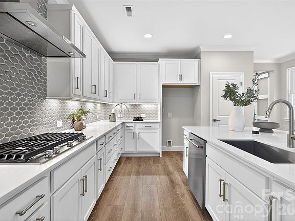 5th image of 15605 Northcross Dr