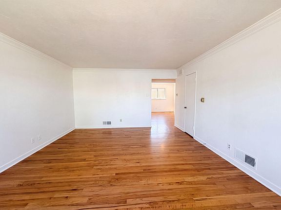 3rd image of 700 Dakota St SE