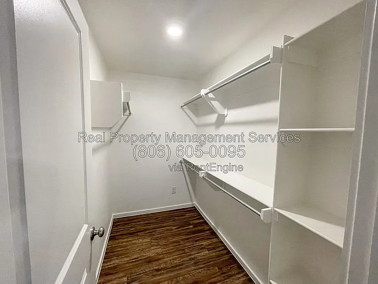2101 N Avenue L — Photo 10