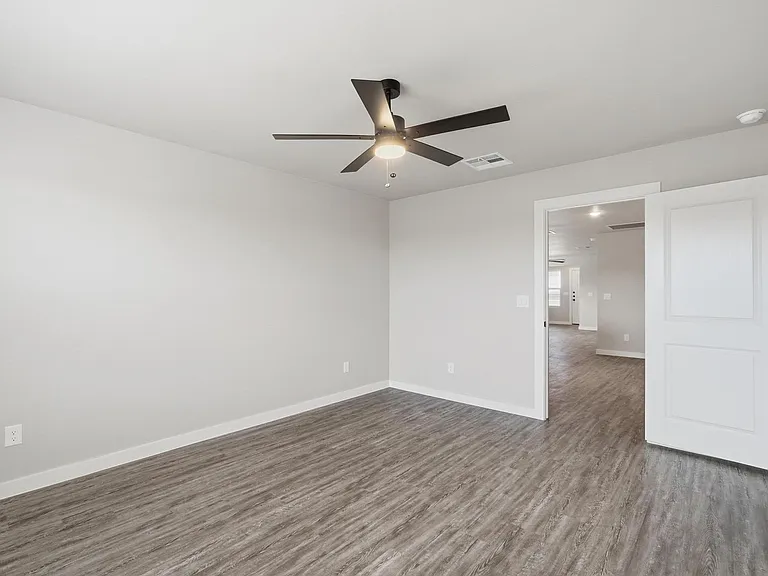 502 Elmont St — Photo 21