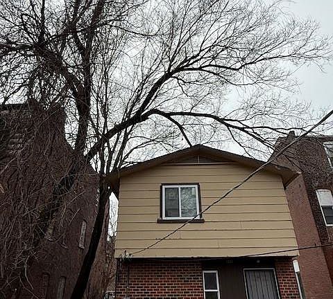 3rd image of 1219 Sullivan Ave