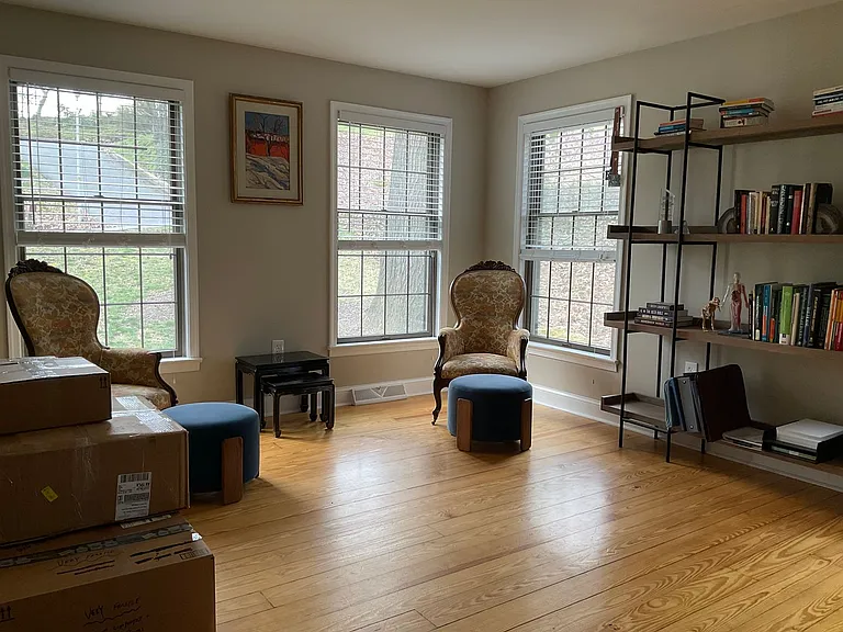 1541 Woodhaven Dr — Photo 5