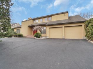 12 Greene Ct, Hauppauge, NY 11788