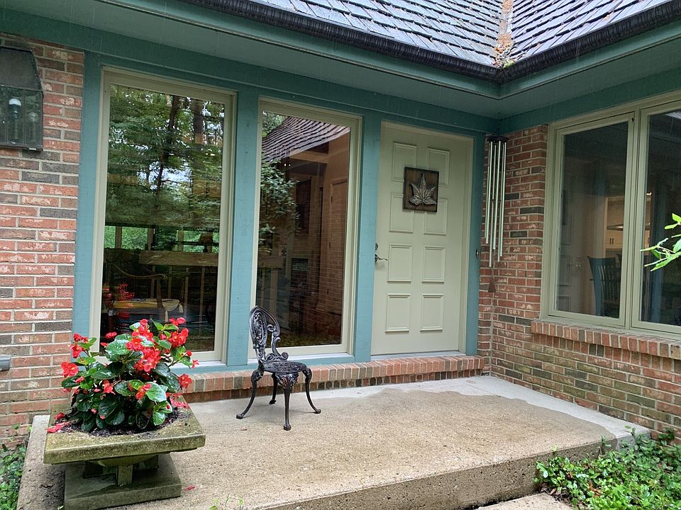 1st image of 225 Bradford Ct