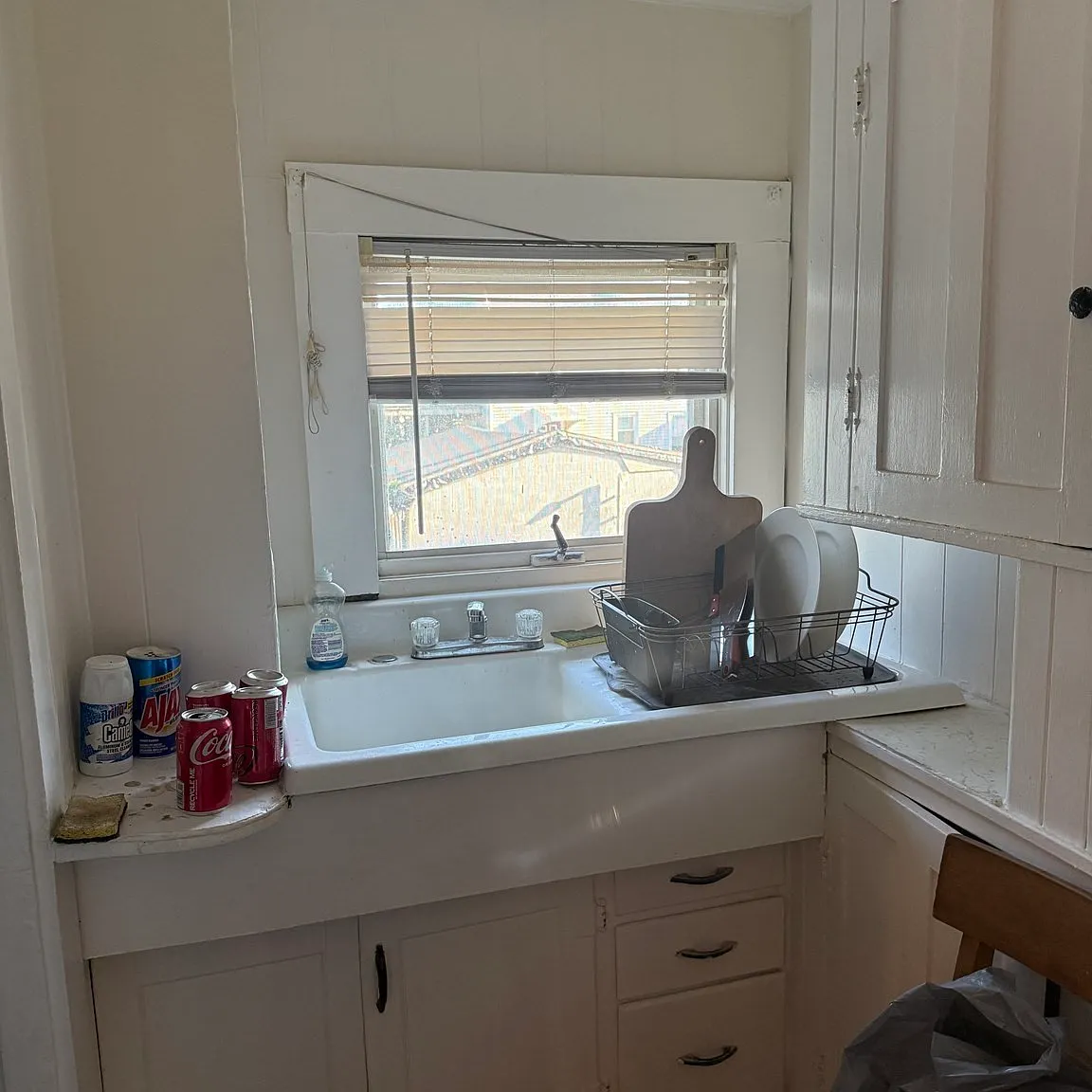 4 bed, 1.0 bath, 1100 sqft, $2,600 — Photo 2