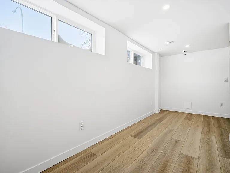 2 Villeneuve Blvd — Photo 14