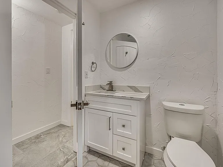 4728 Houghton Ave — Photo 16