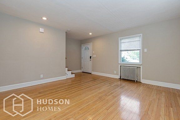 2nd image of 595 Linden Ave
