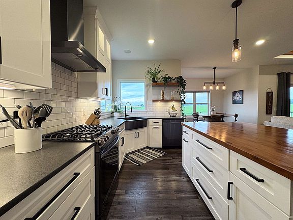 5th image of 219 Chickadee Ln