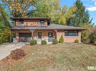 11 Bonniebrook Rd, Chatham, IL 62629