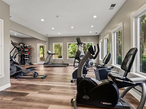 4th image of 1000 Sutton Pl #40422