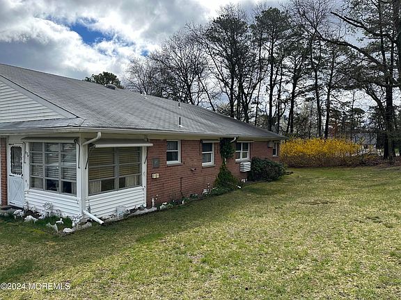 3rd image of 157B Rosewood Drive
