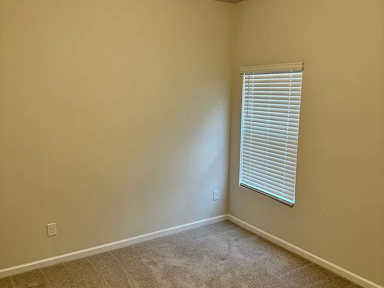 2805 Plantation Way — Photo 5