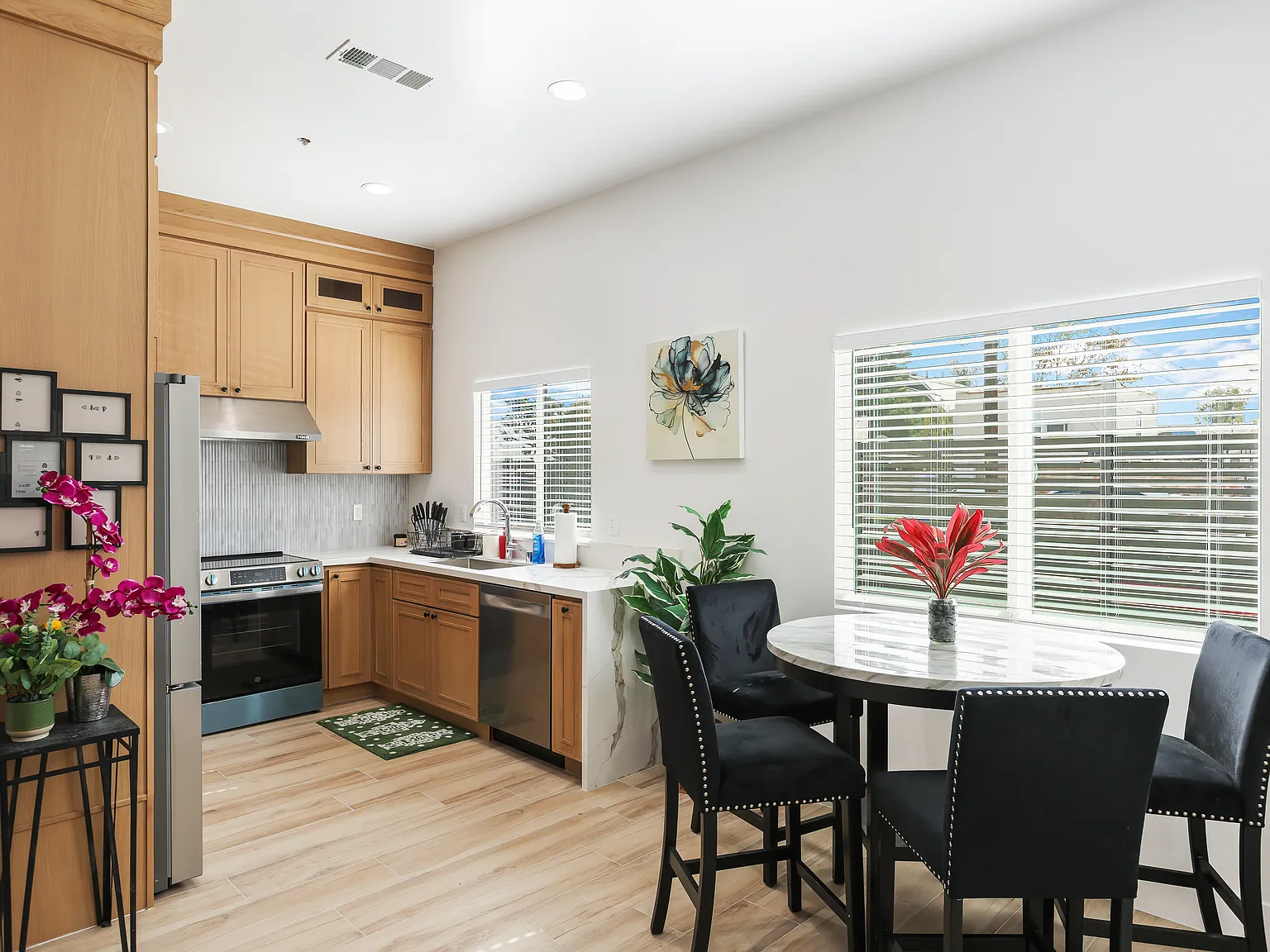 2 bed, $5,500 — Photo 1